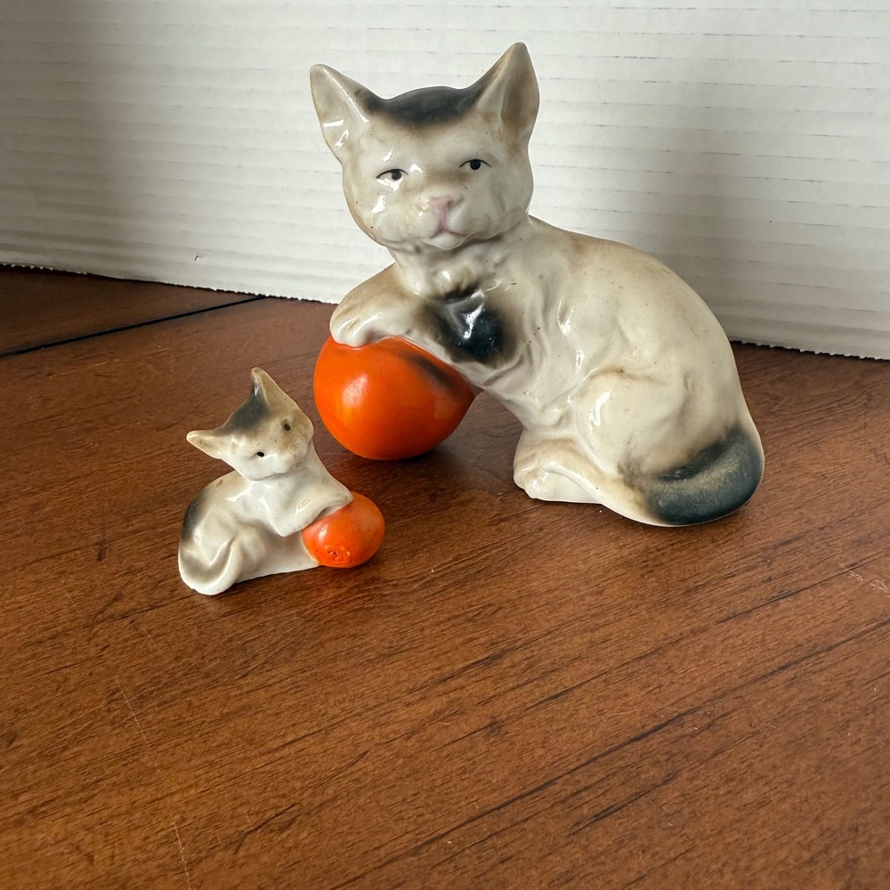 Vintage Mid 20th Century Ceramic Cats Playing with Ball Figurines Set Japan